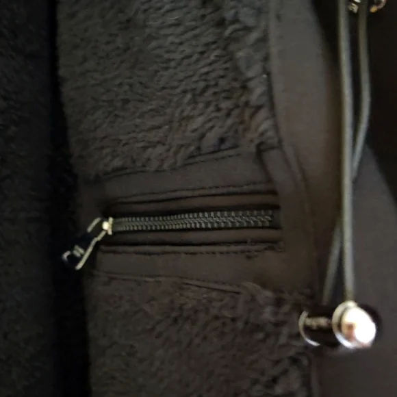 Basic Black Coat - Picture 4 of 8